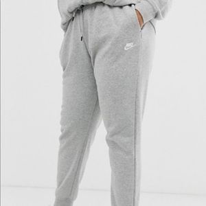 Light grey Nike Sweatpants !!like new condition!!